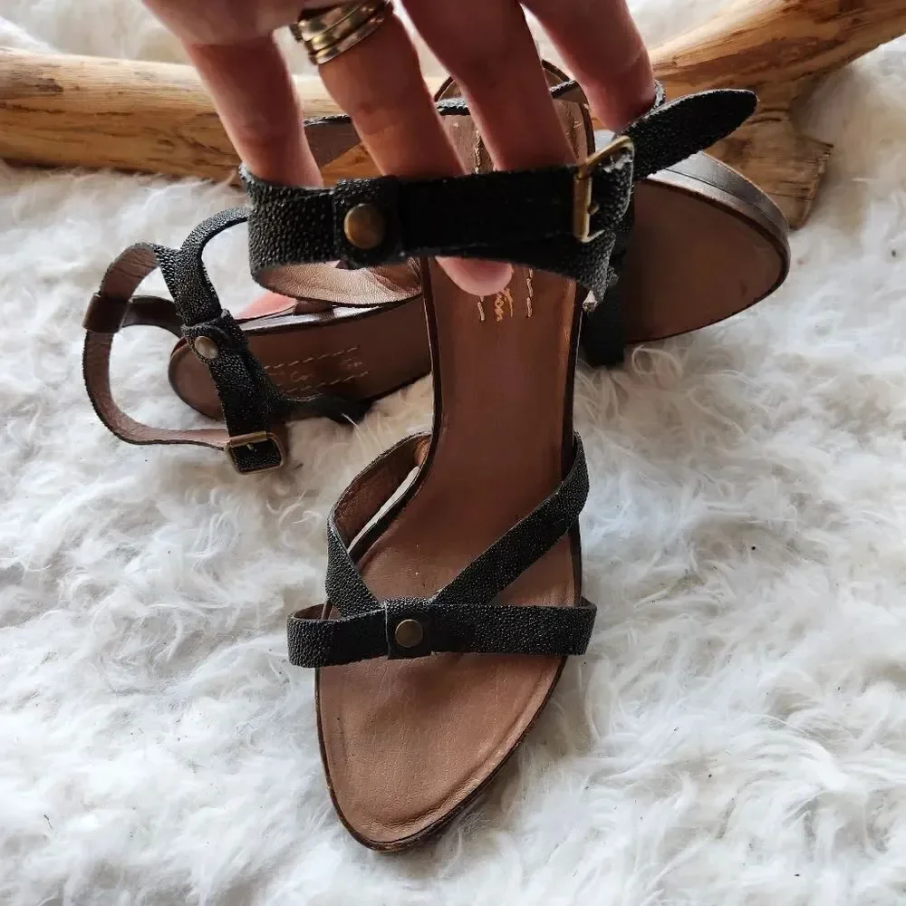 UGG gorgeous pebbled